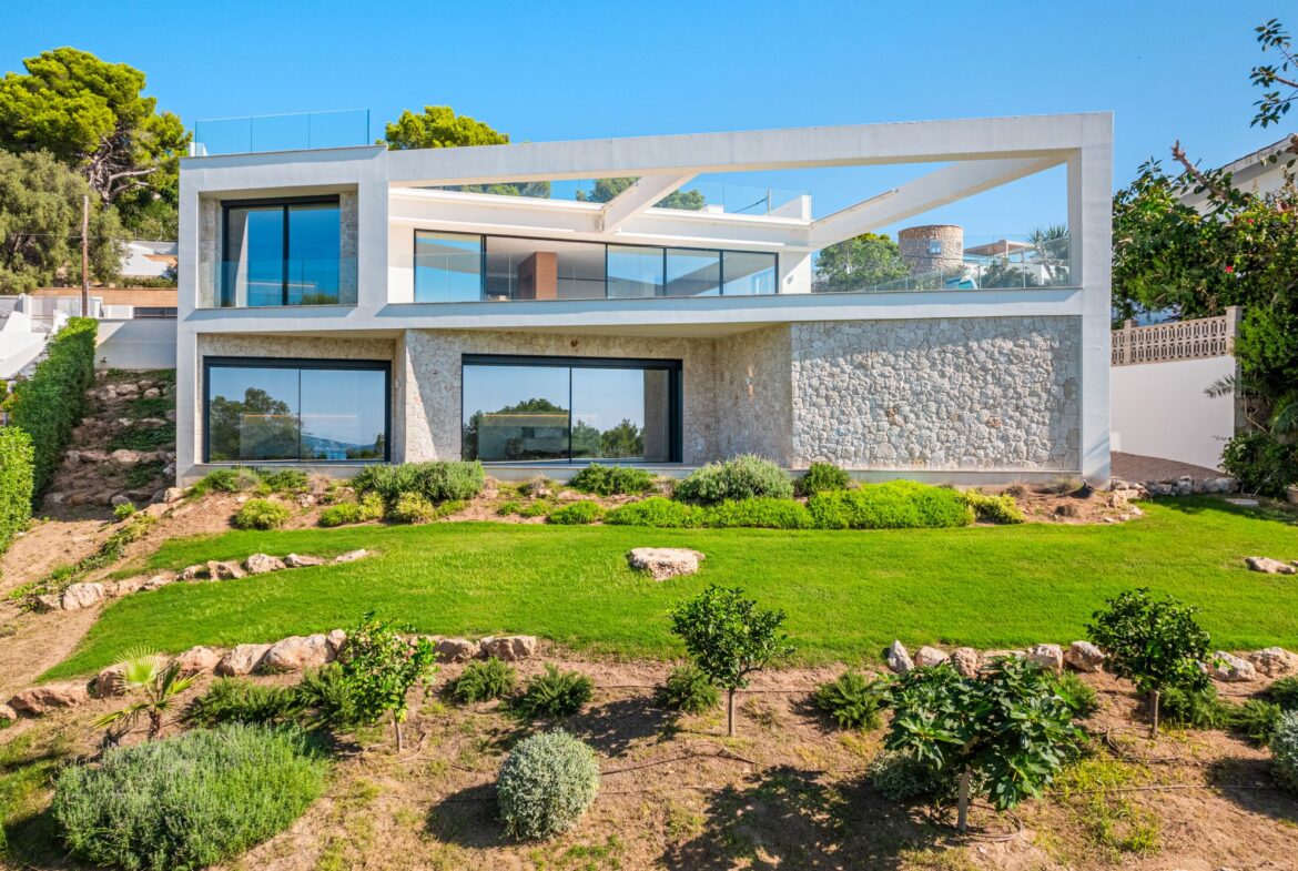 "An image of a sleek designer home with breathtaking views. The house features contemporary architecture with clean lines, large glass windows, and a minimalist aesthetic. The interior opens seamlessly to an outdoor terrace, where stylish furnishings invite relaxation. Beyond, panoramic views of rolling hills, a sparkling coastline, or a vibrant cityscape stretch into the distance, creating a harmonious blend of luxury and natural beauty."