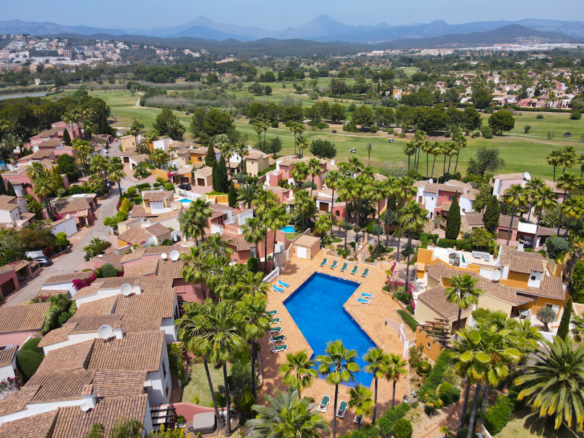 An image of a beautiful golf villa in Las Abubillas, offering a perfect blend of luxury and tranquility. The villa is elegantly designed with expansive windows that provide stunning views of the lush golf course and surrounding landscape. Inside, the home features spacious living areas with modern finishes, creating an open and airy atmosphere. The outdoor space includes a private pool, manicured gardens, and a large terrace, ideal for enjoying the peaceful setting and stunning natural surroundings.